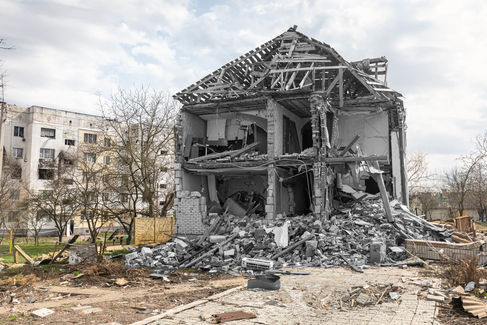 Пошкоджений будинок 2